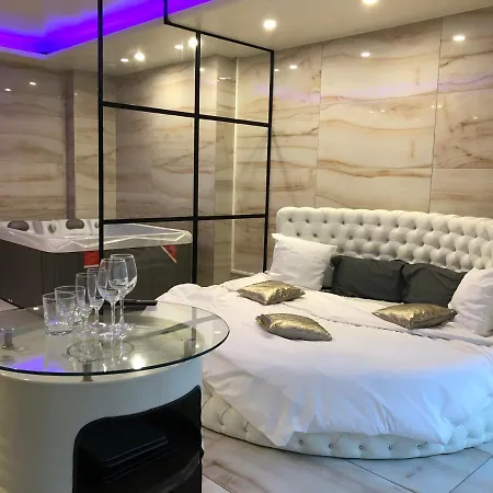 Apartment Golden House - Jacuzzi