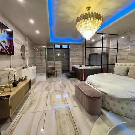 Apartment Golden House - Jacuzzi